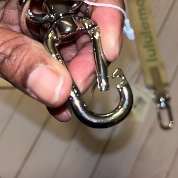 NWT Never lost Lululemon Keychain bag clip SOLD SEPARATELY Keep your keys close - Picture 9 of 15